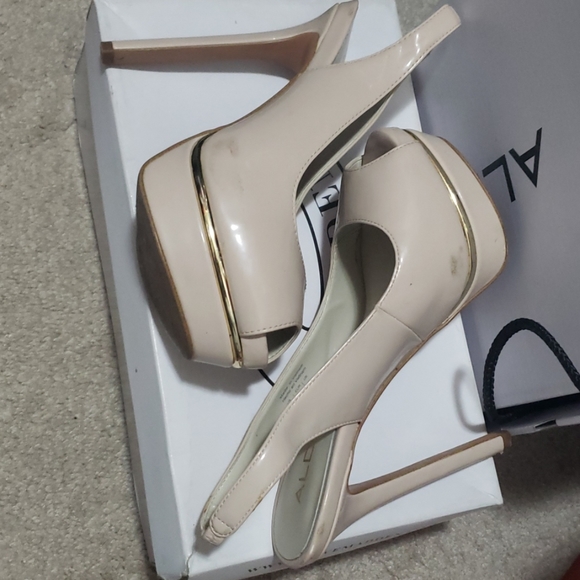 Heels - Picture 2 of 3